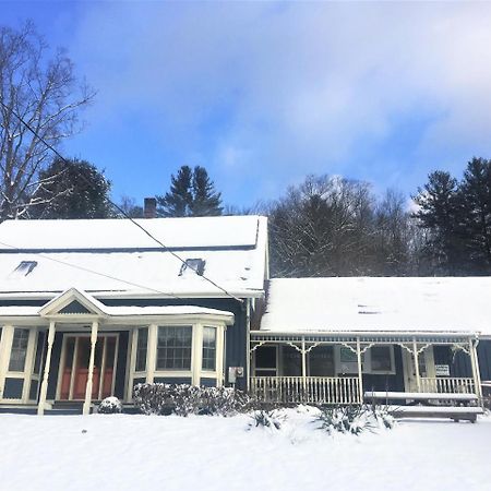 Hawk Mountain Lodge Charlemont Экстерьер фото