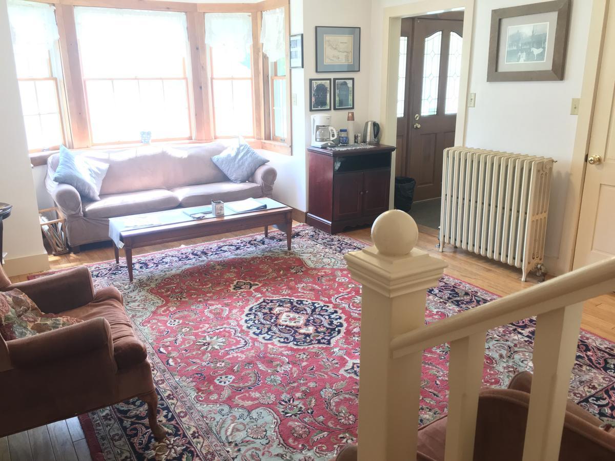 Hawk Mountain Lodge Charlemont Экстерьер фото