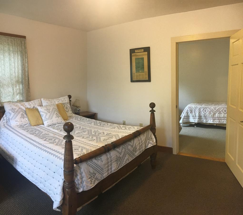 Hawk Mountain Lodge Charlemont Экстерьер фото