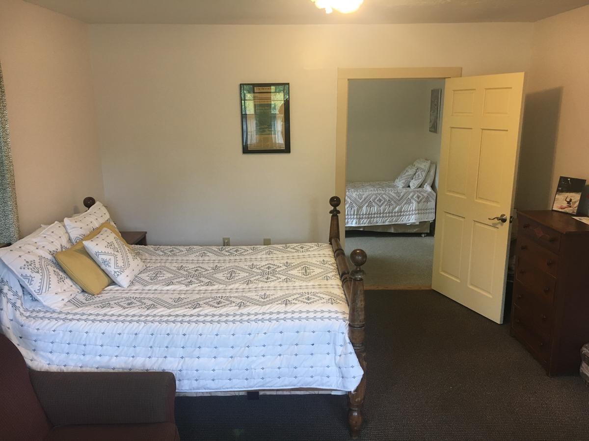 Hawk Mountain Lodge Charlemont Экстерьер фото