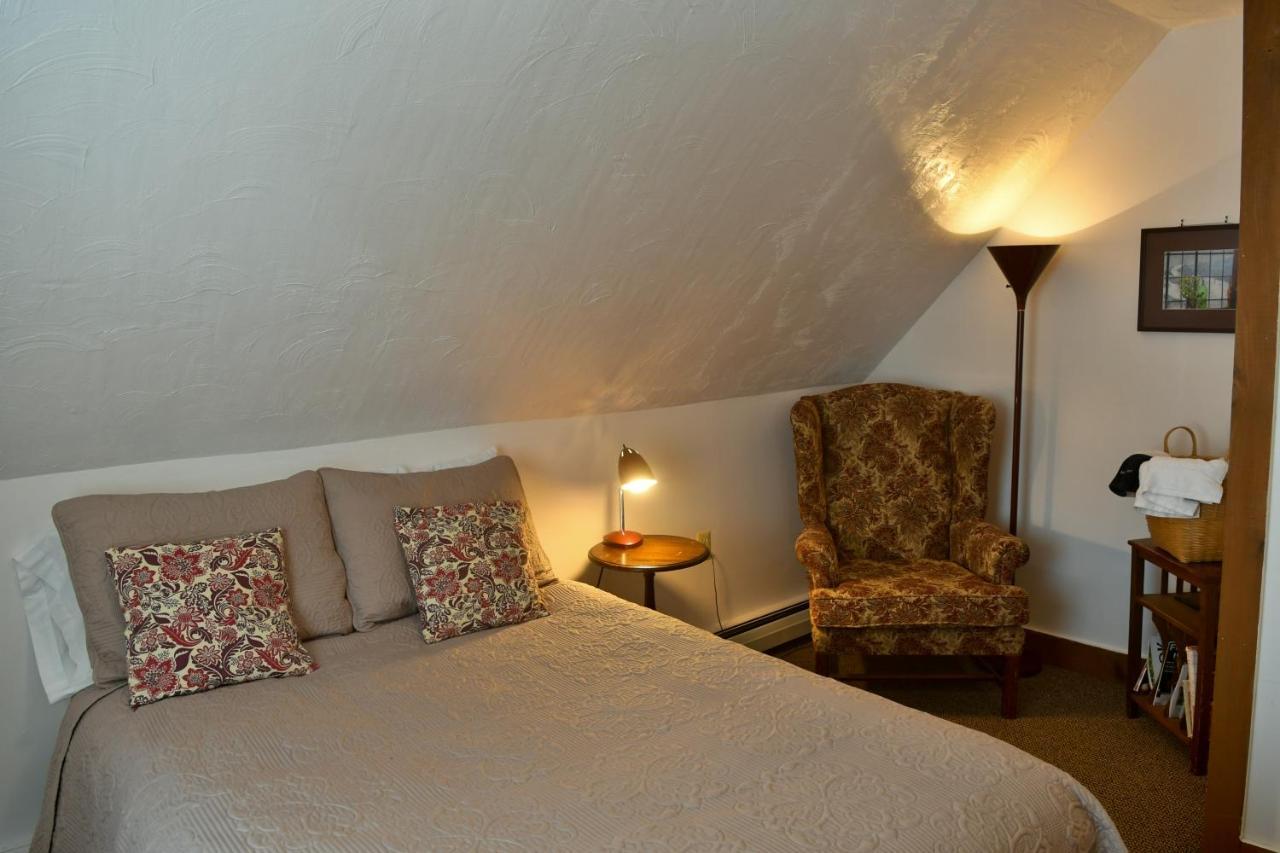 Hawk Mountain Lodge Charlemont Экстерьер фото