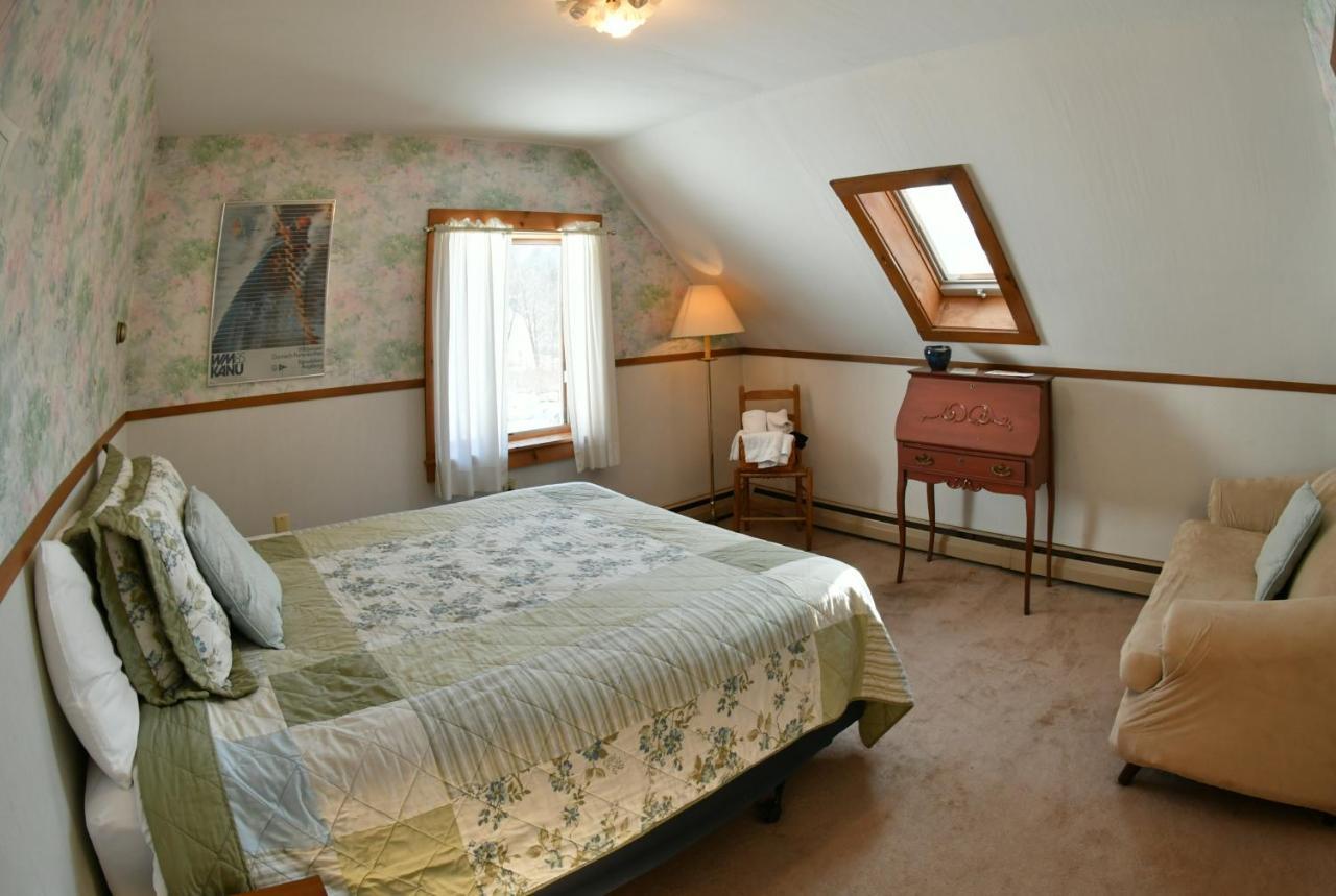 Hawk Mountain Lodge Charlemont Экстерьер фото