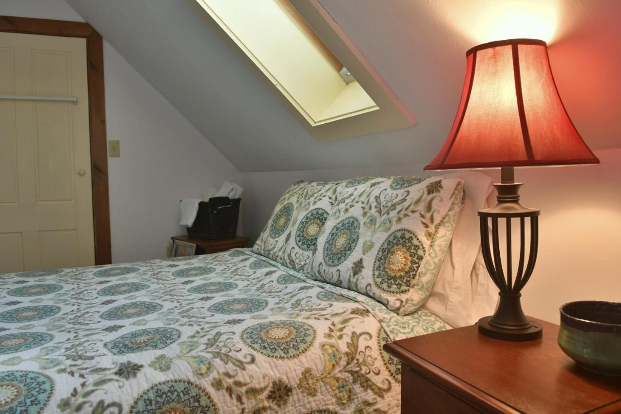 Hawk Mountain Lodge Charlemont Экстерьер фото