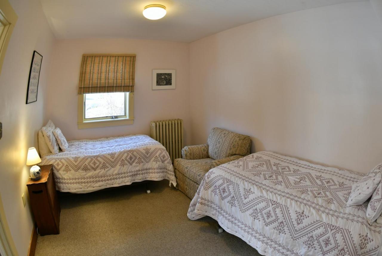Hawk Mountain Lodge Charlemont Экстерьер фото